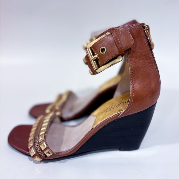MICHAEL KORS Brown leather sandals with gold studs - Picture 7 of 9